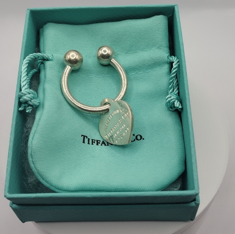 Tiffany & Co. Return to Tiffany Heart Tag Key Ring Key Holder . 925 W/COA